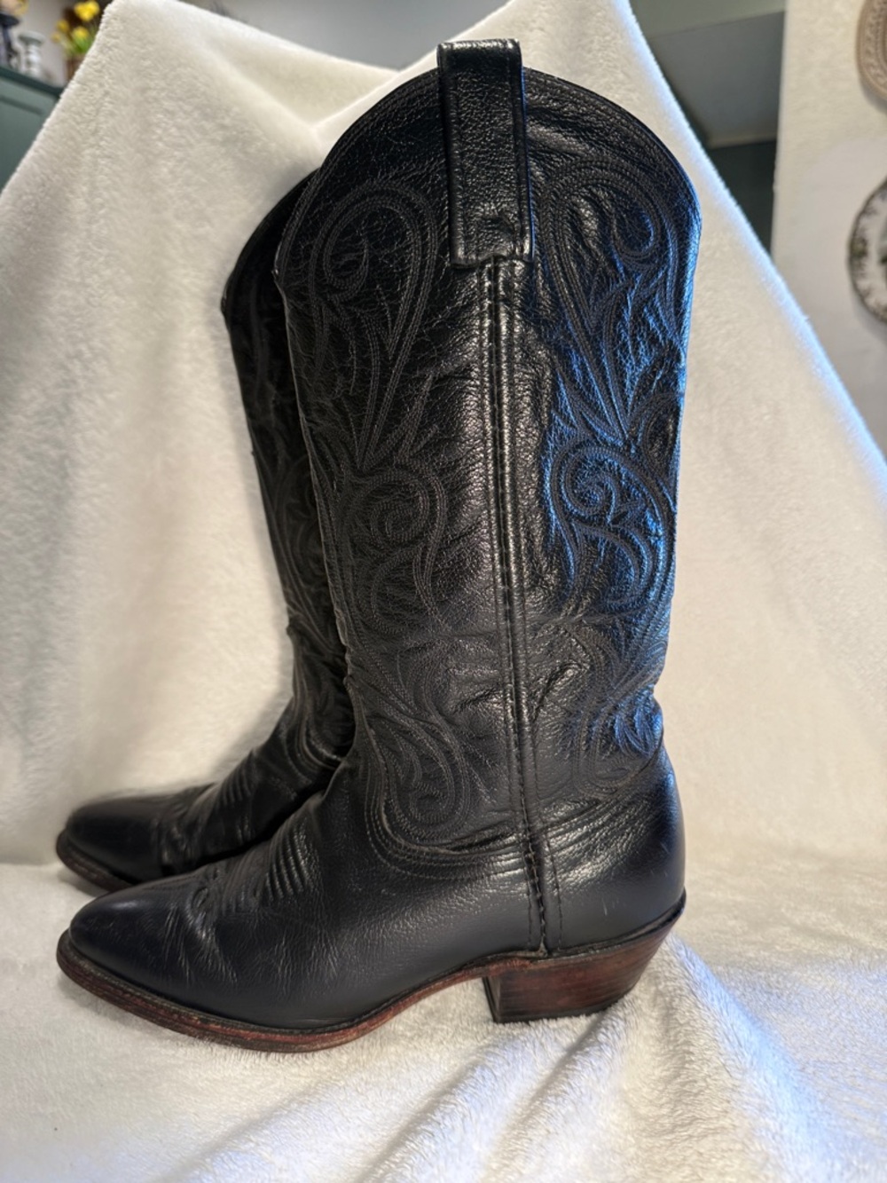 Beautiful Dan Post Black Leather Embroidered Western Boots